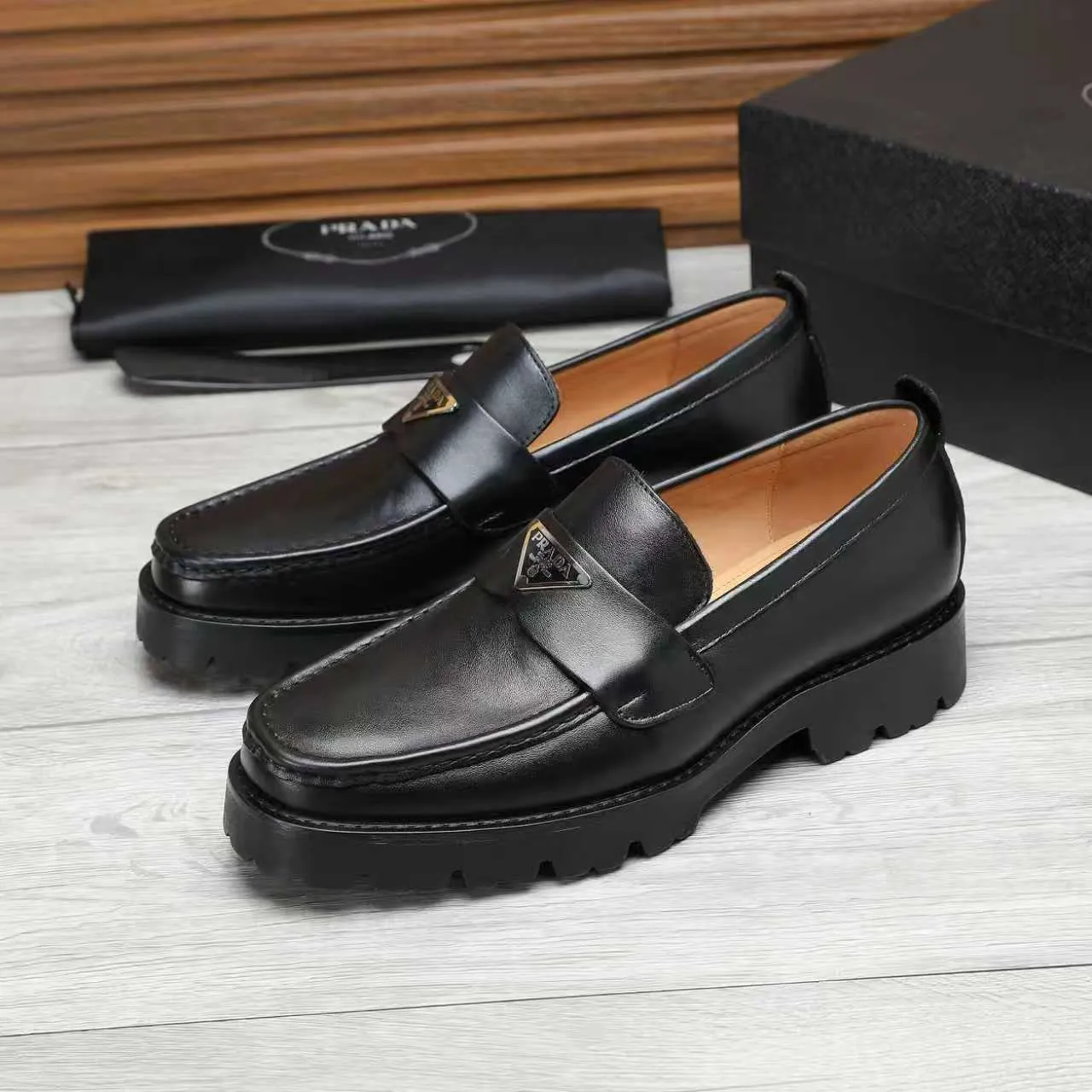 Men's shoes 💰540 💰💰🎩🎩【Prada】Counter 1:1⬆️original reproduction, absolute quality🆗original outsole, high-quality imported rubber, wear-resistant and non-slip, never degummed, upper material: imported first-layer cowhide➕anti-slip foam outsole, official website material, inner material: water-dyed leather lining, 6 colors available! Code number 38-45